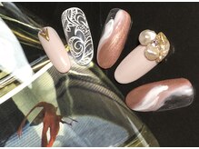 オズ ネイルアンドアイ(OZ NAIL&EYE)/ピンクベージュ×アート