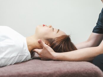 カイロプラクティック よつは/首、頭部の検査、調整