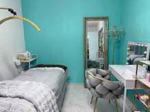 monbijou 【モンビジュー】肌質改善/ハーブピーリング/ブライダル/バストケアの雰囲気（水色の可愛い小さな隠れ家のようなプライベートサロンです☆）