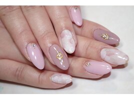 ナチュラル上品ネイル