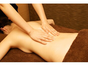 キューティ(Cutie)/【バストケア】背中の筋膜ほぐし