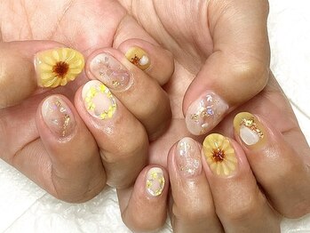 スーン(S∞N)/リアルひまわりネイル