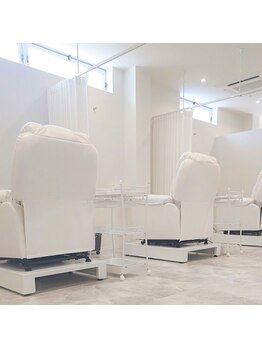 ネイルアンドアイラッシュ スリール(Sourire)/サロン店内