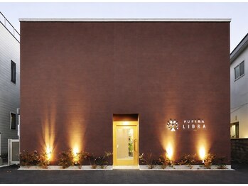 リブラ(LIBRA)/茶色が目印の建物です！