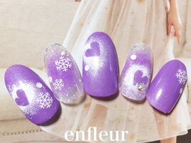 ハートくり抜き&雪*チークネイル