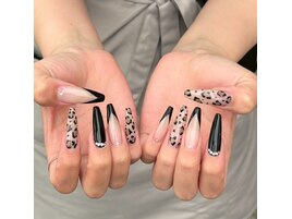 変形フレンチ×ヒョウ柄