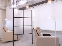 イルミ 薬院駅前(iLLumi)の雰囲気（個室◎リクライニングチェアでゆっくりとお過ごしいただけます）