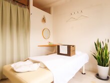 リキュア エスパース デ ボーテ 東京表参道店(ReCuA Espace de Beaute)の雰囲気（ベット1台のプライベート空間でリラックス♪）