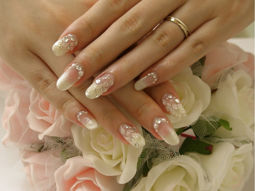 2025年冬】パール ブライダル ハンドのネイルデザイン集｜人気順  