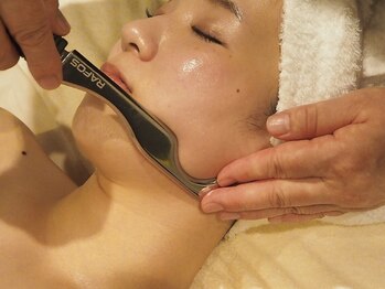 エステティックサロン エスぺランス(ESPERANCE)の写真/肌質改善付♪”小顔造形”進化系ラジオ波フェイシャル¥7900★引き上げ/むくみ解消◎左右の靭帯にアプローチ