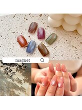 【トレンドNo.1】角度によって輝きが変わるマグネットネイル