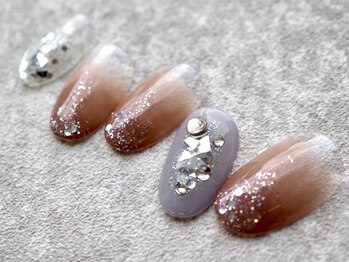 カトルナフ(quatre fois neuf)/じゅわっと秋のキャラメルネイル