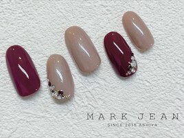 50. グレージュ ビジュー ネイル