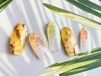 ターラ(Tara)/ひまわりネイル