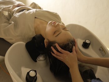 ヒミツ 勝どき店(HIMITSU)の写真/心から落ち着くリラックス空間で≪話題の頭浸浴/クリームヘッドスパ≫をご提供◎プロスパニスト在籍!