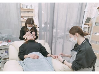 ネイル グラファー(Nail grapher)の写真/忙しい日々に輝きを！ネイルとまつ毛の同時施術で叶う、最旬スタイル☆