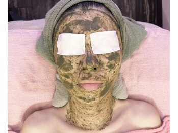 福岡美人工房 アロマムーン/ハーブピーリングの首は無料です