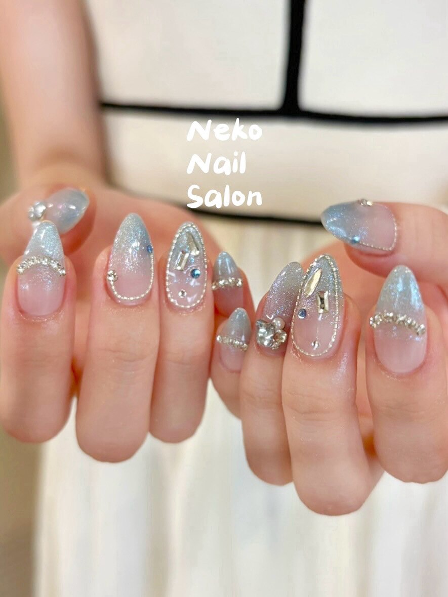 2025年秋トレンド】ブルー バレンタインのネイルデザイン集