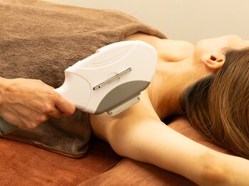 健楽の写真/《顔脱毛で気になる毛穴・開きをケア！》産毛をなくし理想のつるんときらめく陶器肌へ☆
