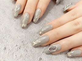 モードなシルバーネイル