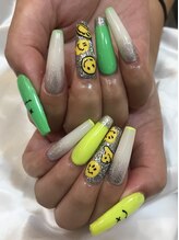 エスフィーネイルサロン ブリーユ(Esfy nailsalon Brille)/ネオンカラーニコちゃんネイル