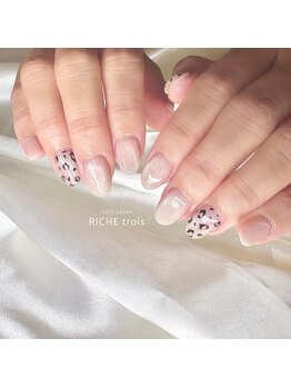 リッシュ トロワ(RICHE trois)/秋マグネットレオパードネイル