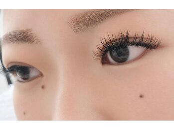 ヘアーデザイン ソルーナ(Hair Design SOL-una)の写真/【LEDマツエク導入】専用グルーで圧倒的キープ力!汗水に強く美しさ長持ち♪メイクも時短で綺麗なお目元に☆
