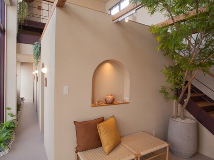 カラン バイ ソーイ アンド メイクアイ ラトット バイ ソーイ アンド メイクフェイスの写真