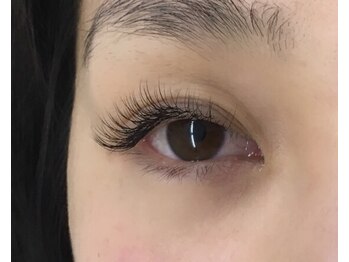 クオラ(Cuora)/品のある目元で大人キレイに♪