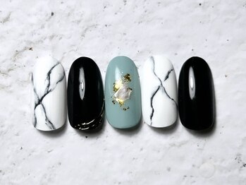 アヤ(AYA)/ホワイトマット大理石ネイル