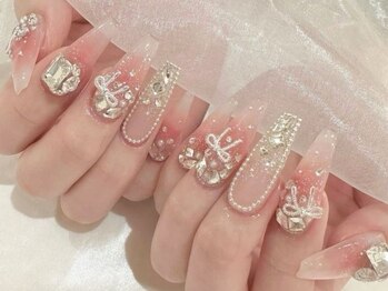 アミネイル(Ami Nail)の写真/【池袋駅徒歩5分】大人気メニューのチップスカルプは、ビジューストーンで贅沢に☆貴方の理想の指先へ♪