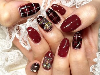 スーン(S∞N)/ボルドーカラーチェックネイル