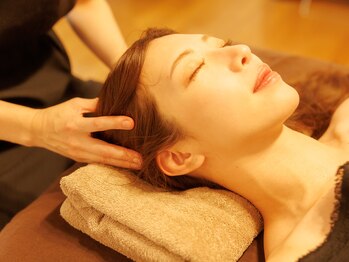 アロムティユル(AromeTilleul)/ヘッドスパ／小顔矯正