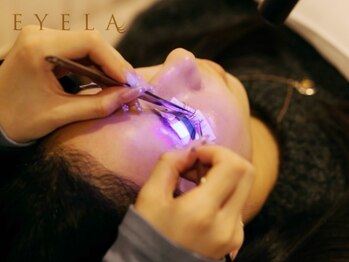 アイラ 豊川店(EYELA)の写真/モチでお悩みの方は「LED」★LED硬化で高持続低刺激◎マツエクはもちろんLED+パーマの「リフエク」も人気♪
