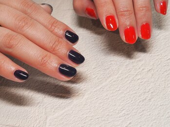 ビューティトリップ(Beauty TRIP)/赤とネイビー　惚れちゃう指先