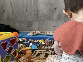 ムスヘアー(MUSUHAIR)の写真/小さいお子様がいる方もベビースペースがあるのでご一緒にどうぞ♪<忙いいママさんも助かるサロン◎>