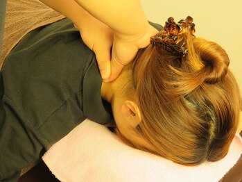 もみ庵 福岡多の津店/【6】首をほぐします