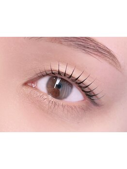 ナチュラル上品な目元にしたい