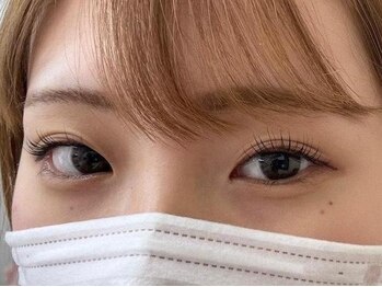 ビューティーサロン レリオ(Relio)の写真/白を基調とした上質空間で、まつパもエクステも理想の華やかな目元へ。大人の女性に相応しいキレイを提案◎