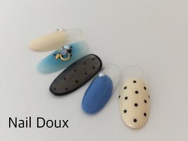 ドットでガーリーネイル