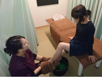手温プラス 金山店/足裏、ふくらはぎコース(足湯付)