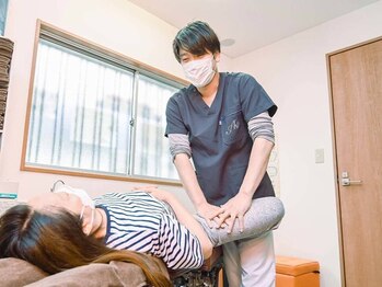 アリス フィットネスサロンの写真/【当店人気NO1　骨盤矯正¥2700～】産後の骨盤の歪み、体の不調を根本改善！本来の正しい姿勢へ導きます。
