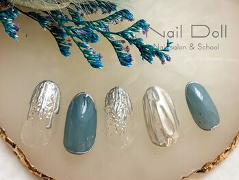 ネイルドール(Nail Doll)/メタル×くすみブルー