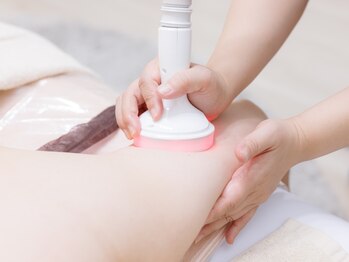 ベルシャルナ(Belle Charna)/ドレスから出る二の腕!