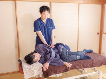 ほぐし処 長泉堂/横向き　腰