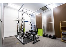 エヌフィットネス(N-fitness)/【トレーニング器具・ブース内】