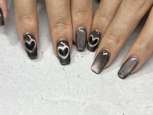 ラヴィエ ベル(La vie est belle)/マグネットハートネイル