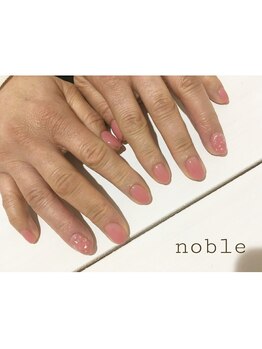 ネイルサロンアンドスクール ノーブル(noble)/ポイントにシェル