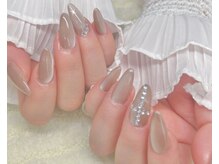 ミュウミュウ(MIU MIU)の雰囲気（大人かわいい上品ネイル）