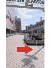 ミルズ 小倉店(MillS)/セントシティー前、右に曲がる